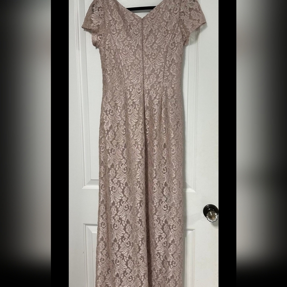NWOT Lace Floral Gown - Picture 2 of 4